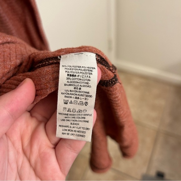 Free People Londontown Thermal Top Rust Orange Size Medium Asymmetrical Hem - Picture 8 of 9